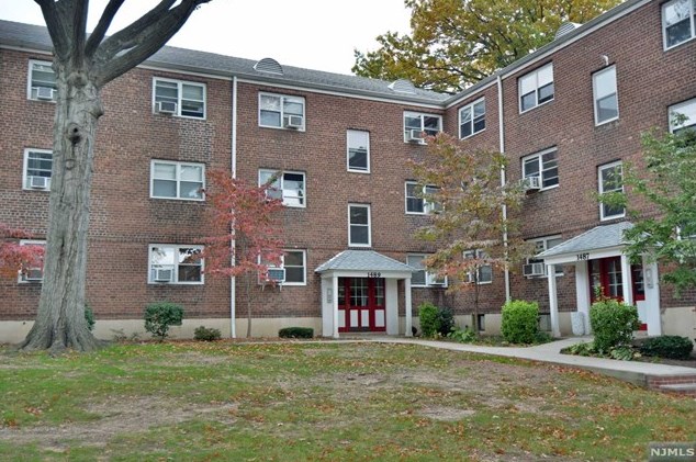 1489 E Terrace Cir #6, Teaneck, NJ 07666