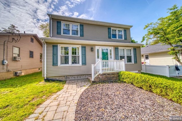 40 Hackensack Ave, Harrington Park, NJ 07640