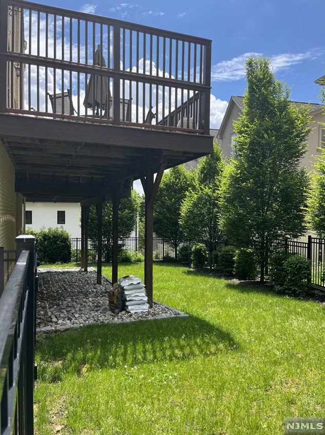 10 Veterans Way, Edgewater, NJ 07020