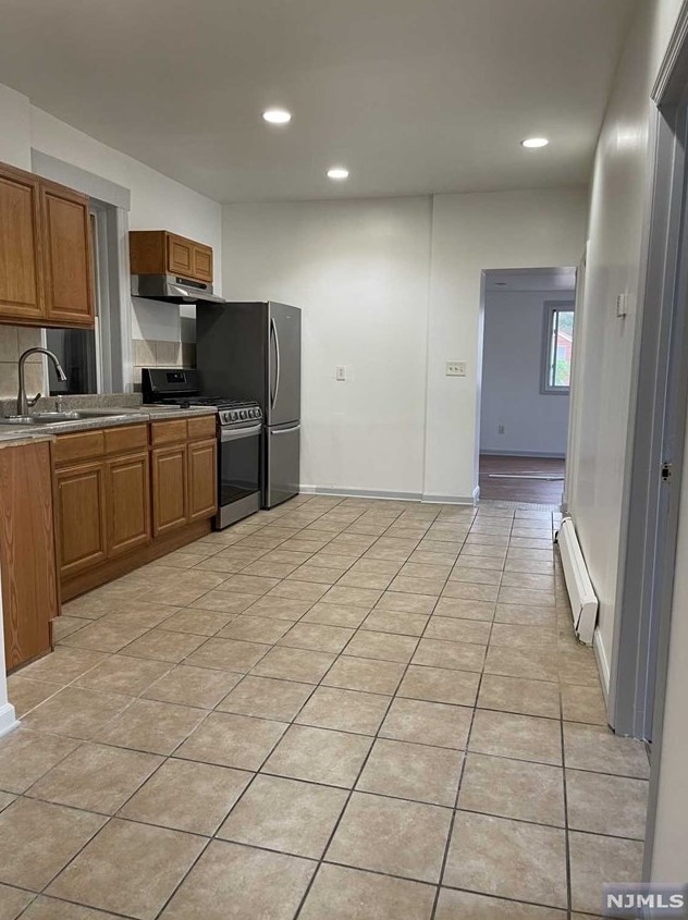 9 Avenue A #2, Lodi, NJ 07644