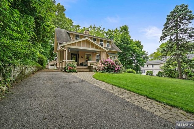 56 Hillside Ave, Tenafly, NJ 07670