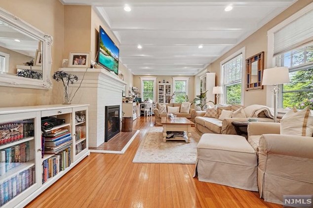 56 Hillside Ave, Tenafly NJ  07670-2114 exterior