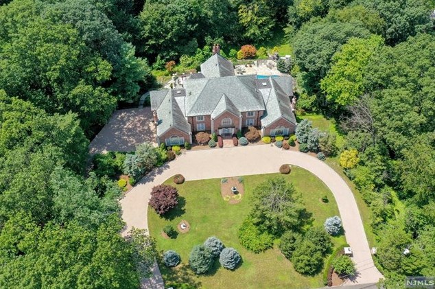 49 Fox Hedge Rd, Upper Saddle River, NJ 07458