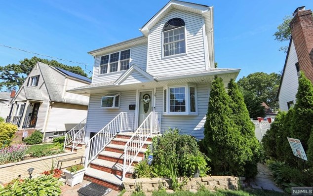 39 Voorhees St, Teaneck, NJ 07666