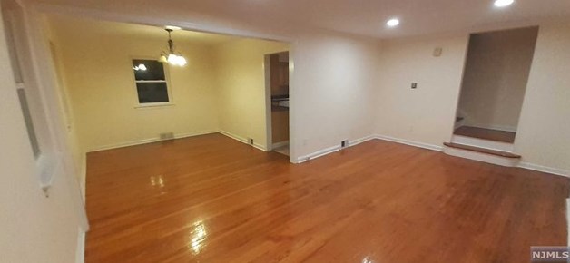 11 Lake Rd, Demarest, NJ 07627