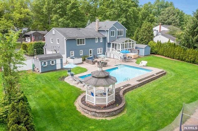 432 George Pl, Wyckoff, NJ 07481