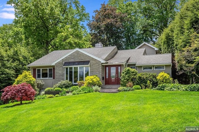 26 Hillside Ave, Ridgewood, NJ 07452