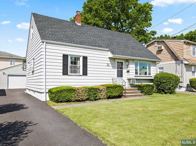 26 Grant St, Elmwood Park, NJ 07407