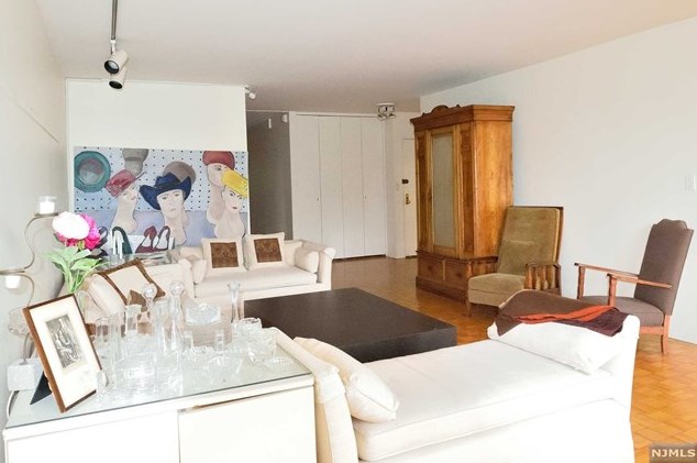 2200 Central Rd, West Fort Lee NJ  07024-7503 exterior