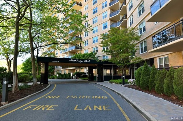 2200 N Central Rd #2f, West Fort Lee, NJ 07024