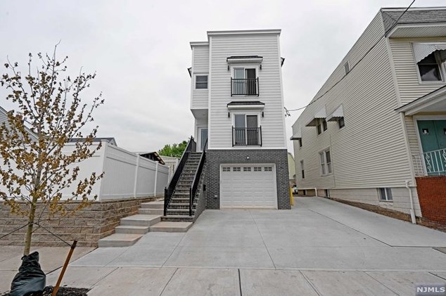 704 Warren St #1, East Newark, NJ 07029