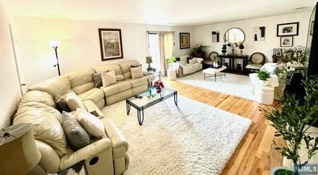 2418 3rd St #2, West Fort Lee, NJ 07024