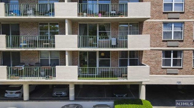 100 Grand Cove Way #2b, Edgewater, NJ 07020