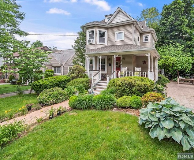 141 Central Ave, Hasbrouck Heights, NJ 07604