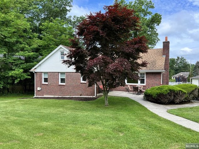45 Tappan Rd, Norwood, NJ 07648