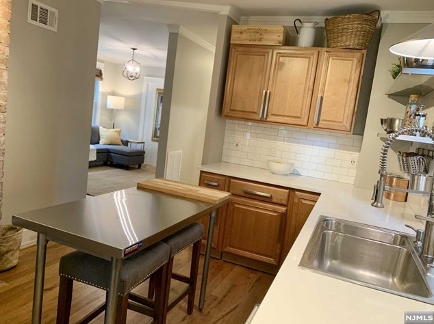 68 Mission St, Montclair, NJ 07042