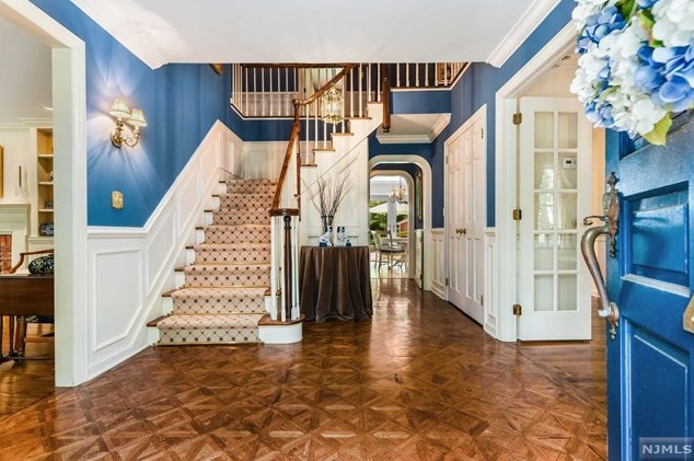 4 Ridge Crest Rd, Upper Saddle River, NJ 07458