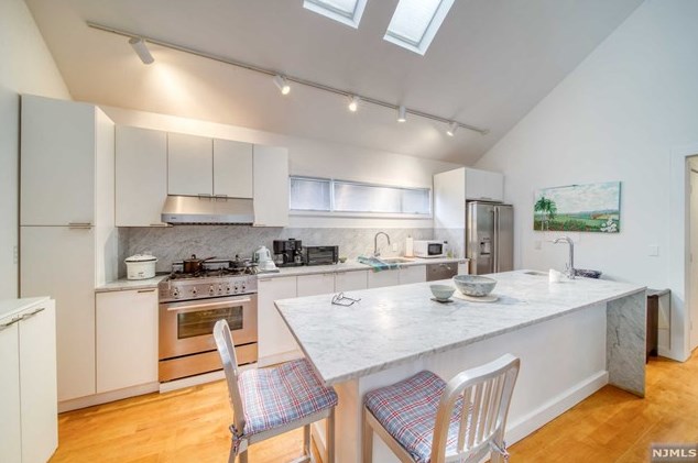 1605 Center Ave #2nd Fl, West Fort Lee, NJ 07024