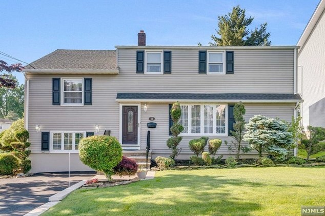 44 Leonhardt Ct, Saddle Brook, NJ 07663