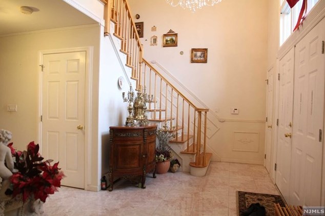 504 Manning Ct, River Edge, NJ 07661