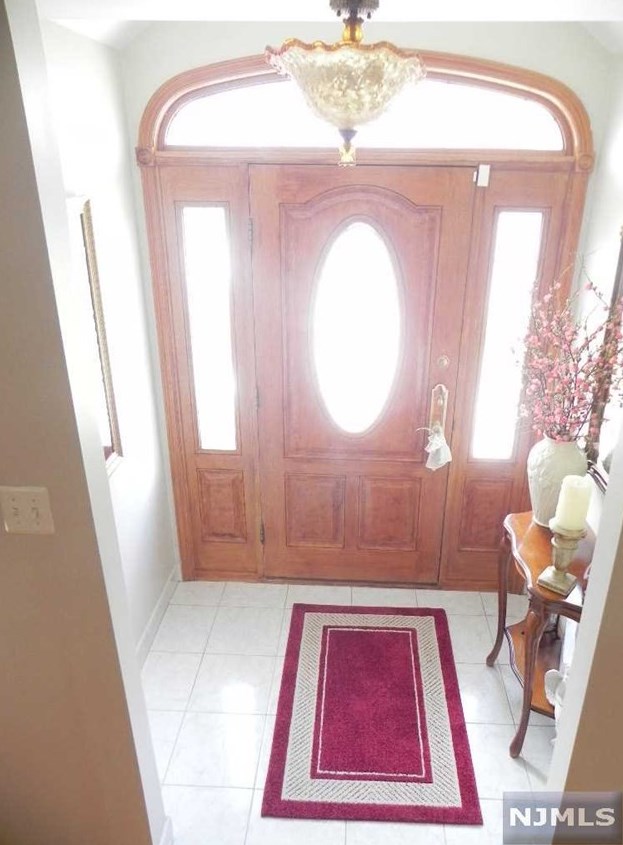 13 Lincoln Pl, Moonachie, NJ 07074