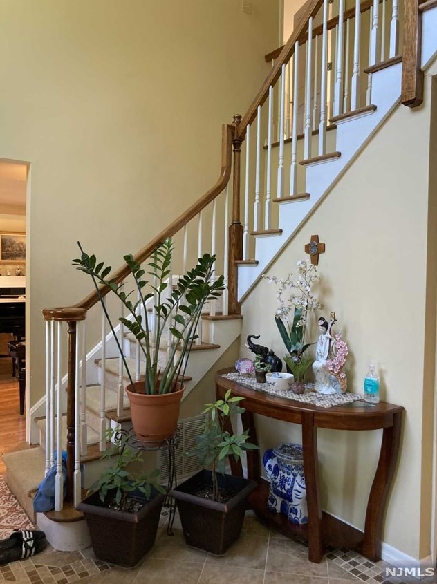 627 Echo Glen Ave, Westwood, NJ 07675