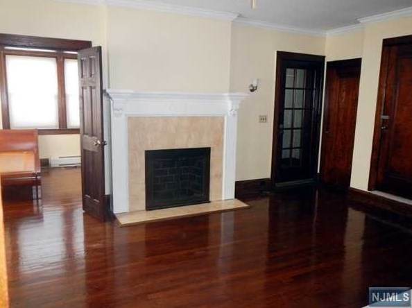 440 2nd St #1st Fl, Palisades Park, NJ 07650