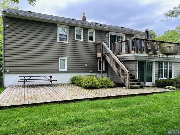 9 Glenwood Way, West Caldwell, NJ 07006