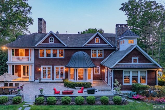 124 Fawnhill Rd, Upper Saddle River, NJ 07458