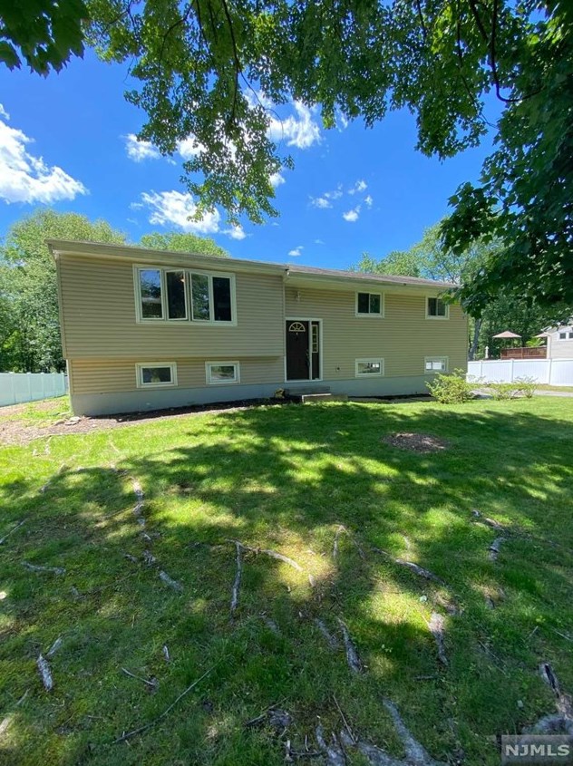 6 Windsor Rd, Montvale, NJ 07645