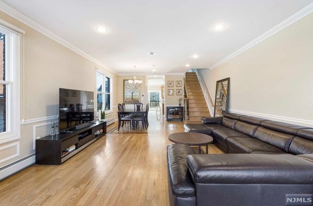 1156 15th St, West Fort Lee NJ  07024-1706 exterior