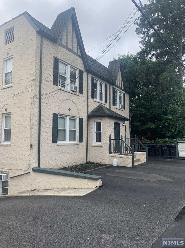 862 Park Ave, River Edge, NJ 07661
