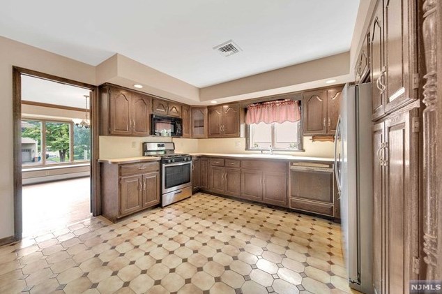 23 Bohnert Pl, Waldwick NJ  07463-1529 exterior