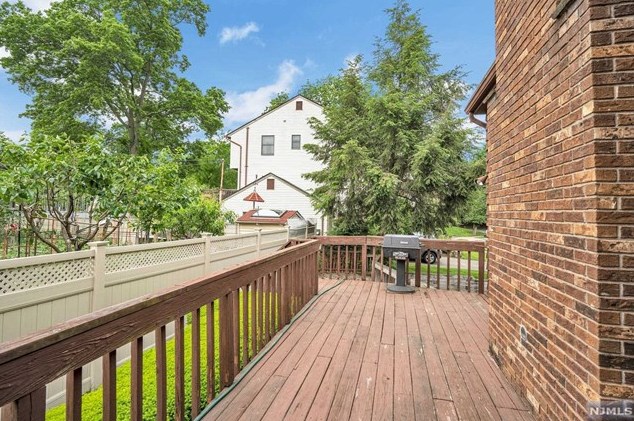 23 Bohnert Pl, Waldwick NJ  07463-1529 exterior