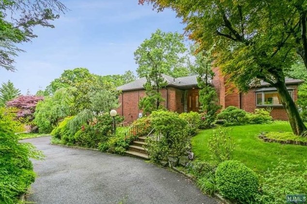 13 Summit St, Tenafly, NJ 07670-1008