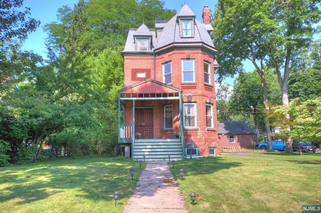 206 Park St, Haworth, NJ 07641