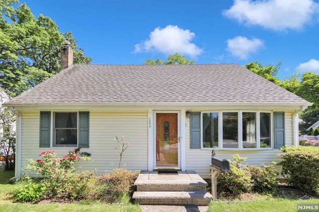 280 Midland Ave, River Edge, NJ 07661
