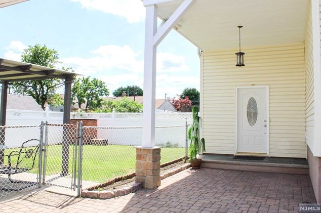 66 Van Riper Ave, Elmwood Park, NJ 07407-2035