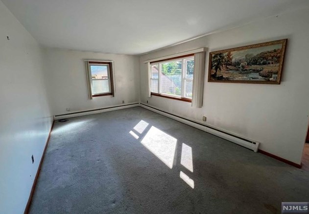 44 Monhegan Ave, Oakland, NJ 07436