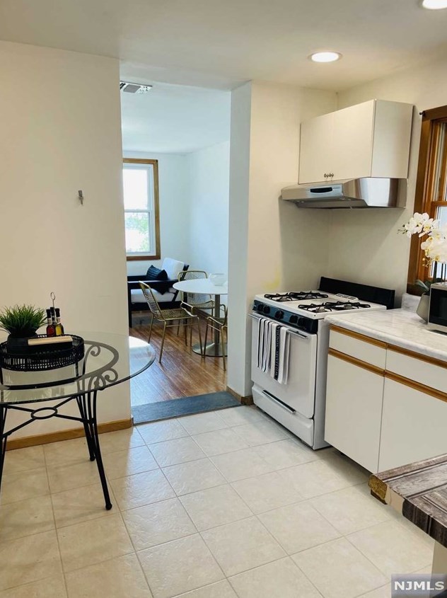 152 Pine St, Cliffside Park, NJ 07010
