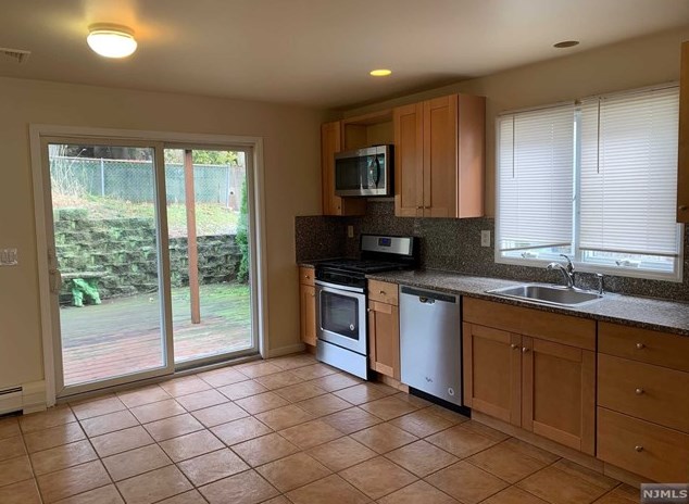 111 E Edsall Ave #1st Floor, Palisades Park, NJ 07650