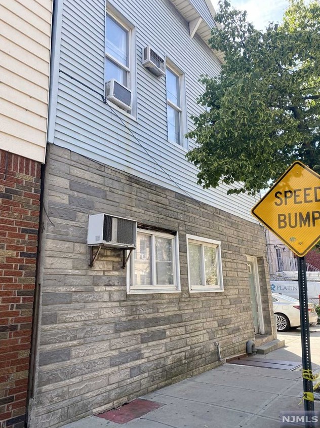423 5th St, Union City, NJ 07087