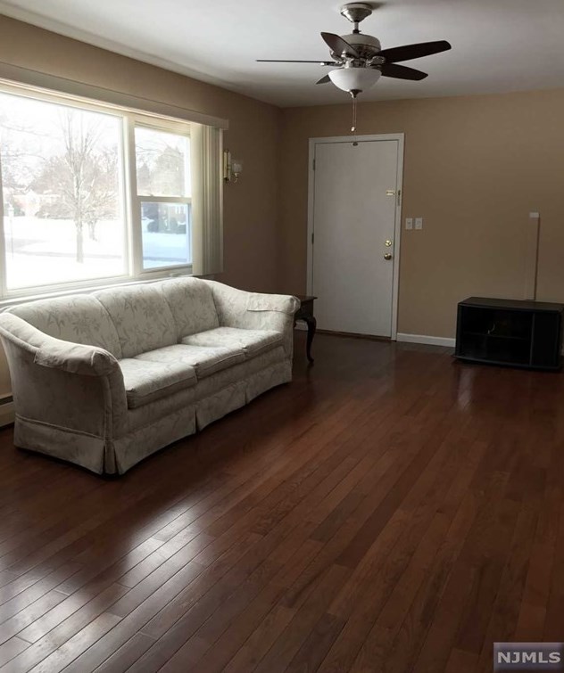 1 Rustic Cir, Montvale, NJ 07645