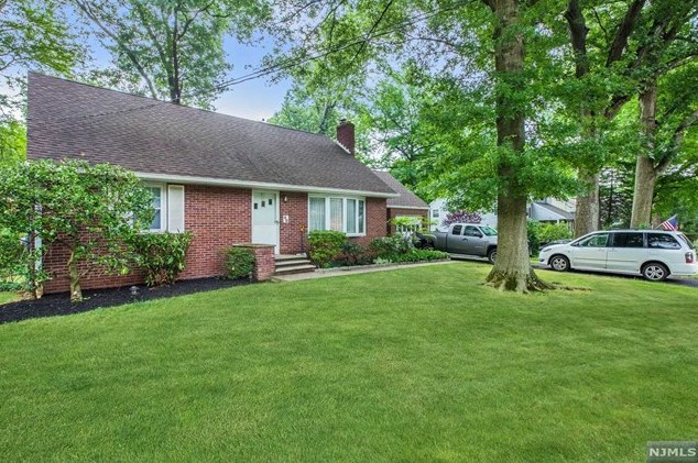40 7th St, Cresskill, NJ 07626