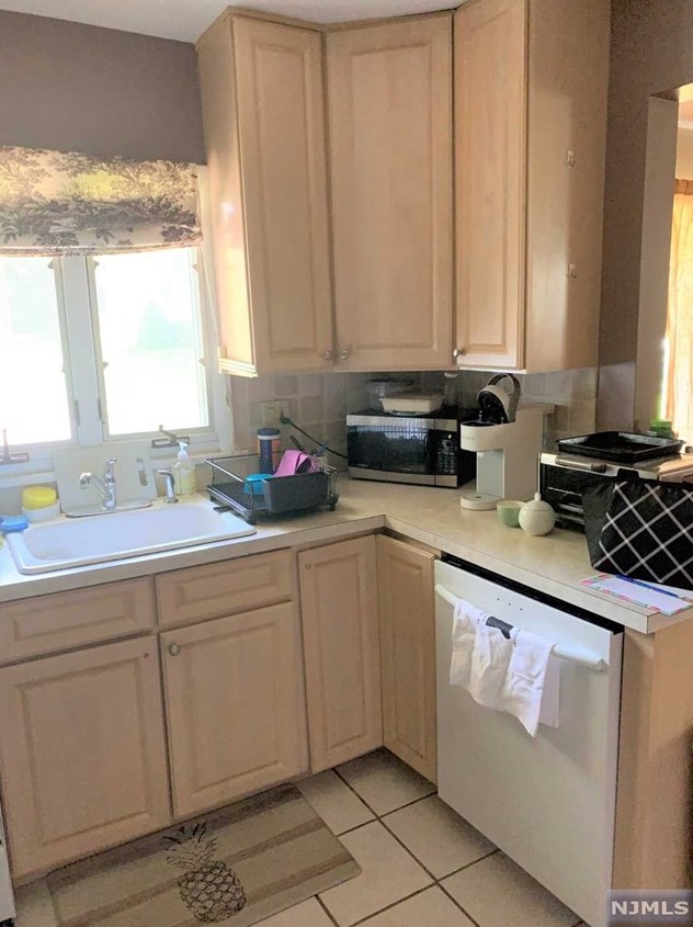 15 Jewett Ave, Tenafly, NJ 07670
