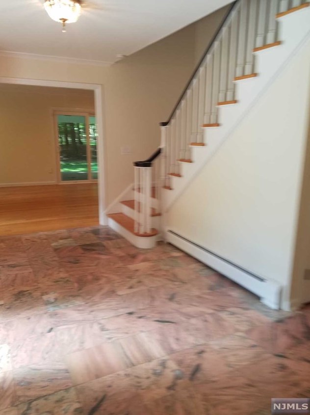 20 Elden Dr, Upper Saddle River, NJ 07458