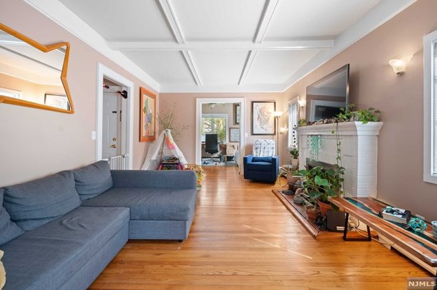 420 Carmita Ave, Rutherford, NJ 07070