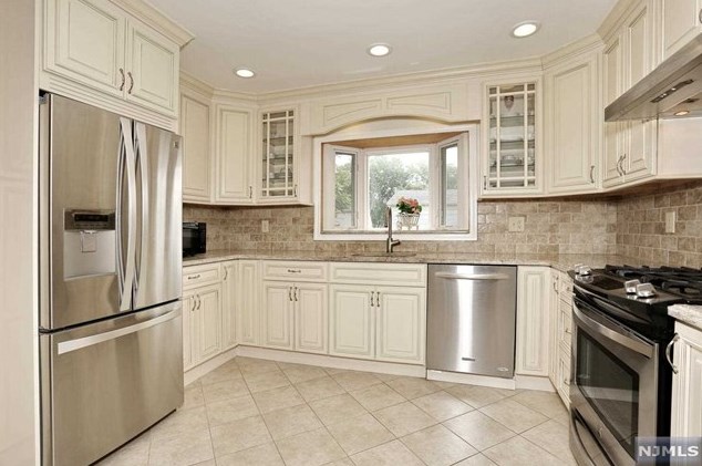 470 Farnham Ave, Lodi, NJ 07644