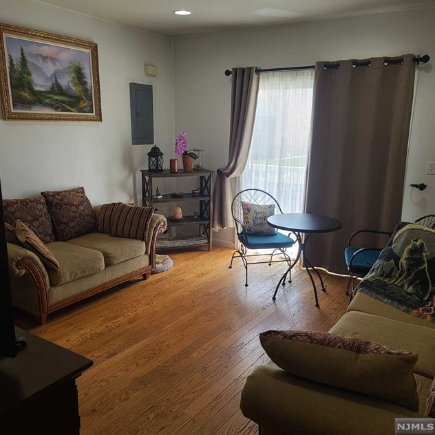 319 5th St, Saddle Brook, NJ 07663
