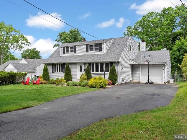 10 Godfrey Terrace, Ridgewood, NJ 07452